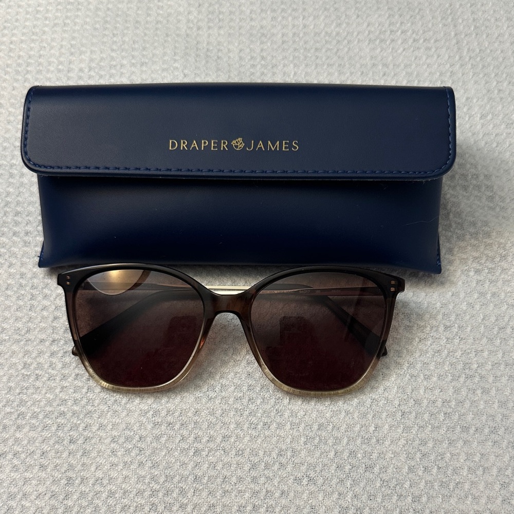 Draper James DJ7034 Brown Gradient Sunglasses Excellent pre-owned with Case